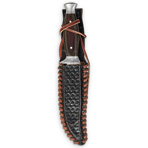 WOOD HANDLED BUCK KNIFEDESCRIPTION: