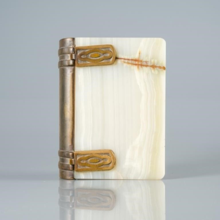 WOOD & ONYX TRINKET BOXAn early