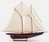 WOODEN BLUENOSE BOAT MODEL Lar