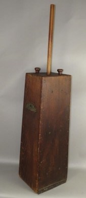 WOODEN BOX SHAPED DASHER BUTTE