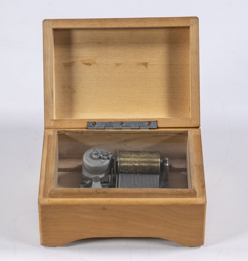 WOODEN CHILD'S MUSIC BOX Small