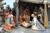 WOODEN CRECHE NATIVITY SCENE W