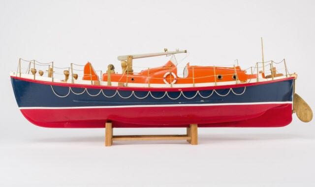 WOODEN SCALE MODEL OF A BRITISH