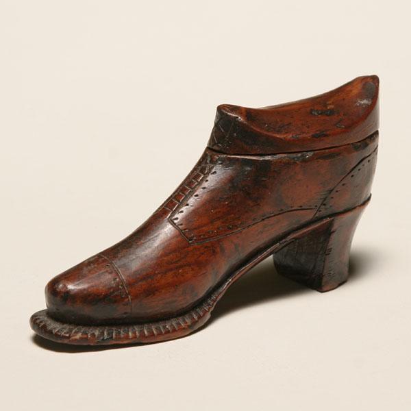 Wooden snuff box; hand made shoe