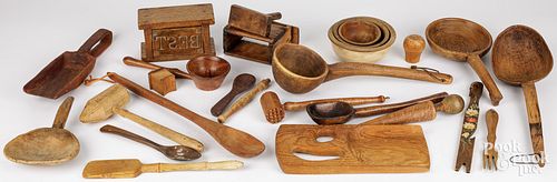 WOODENWARELarge group of