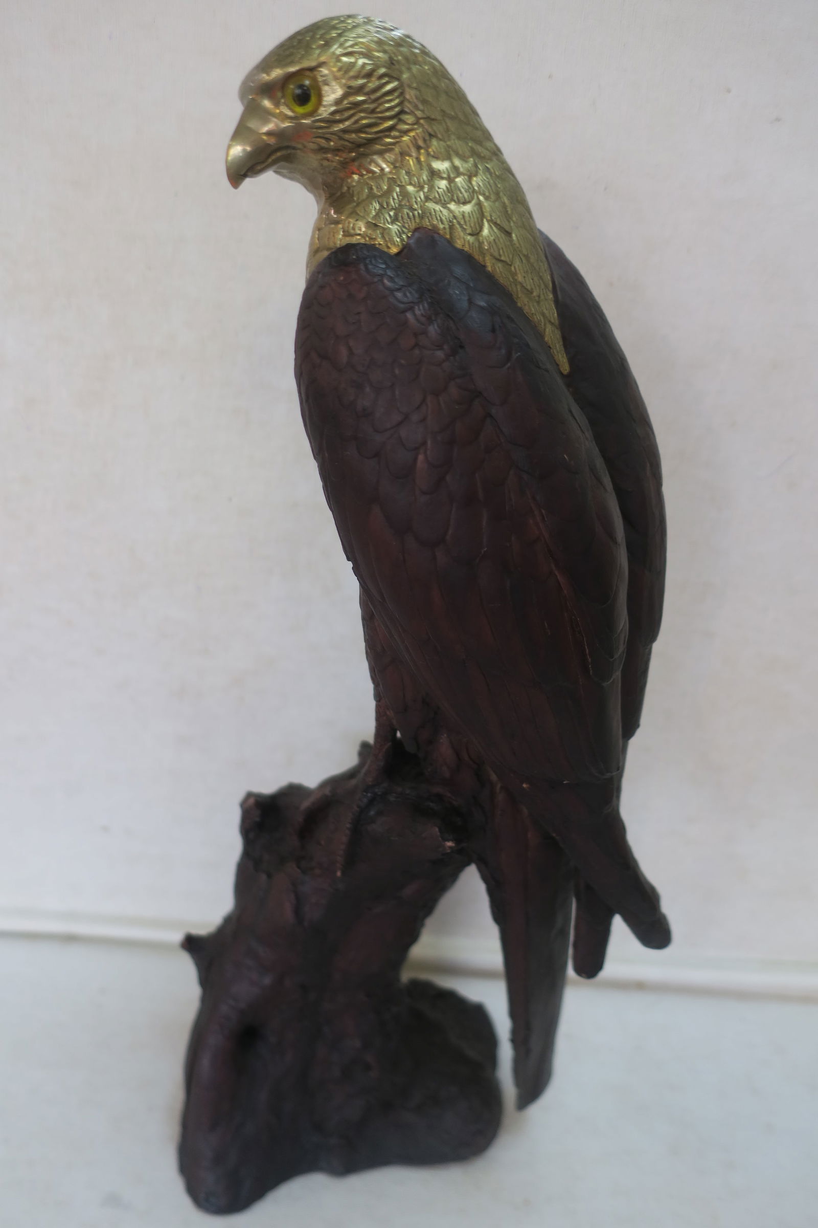 WOODLOOK SCULPTURE OF FALCON WITH