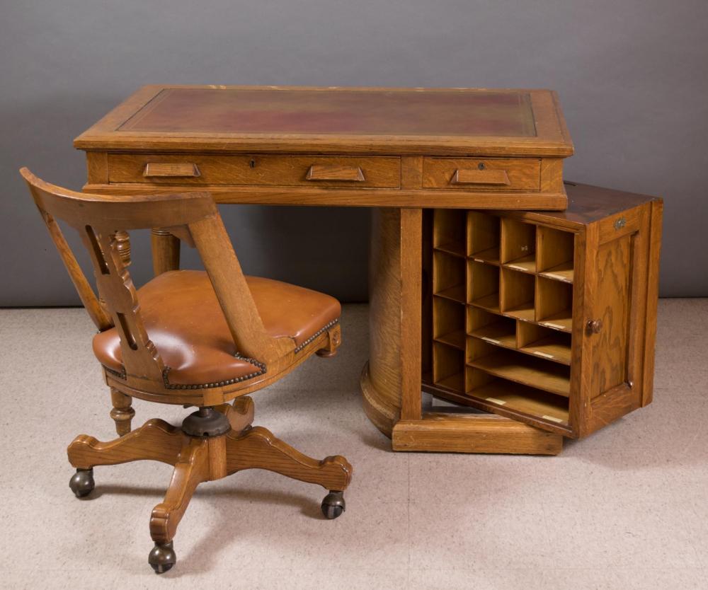 WOOTEN OAK ROTARY DESK WITH