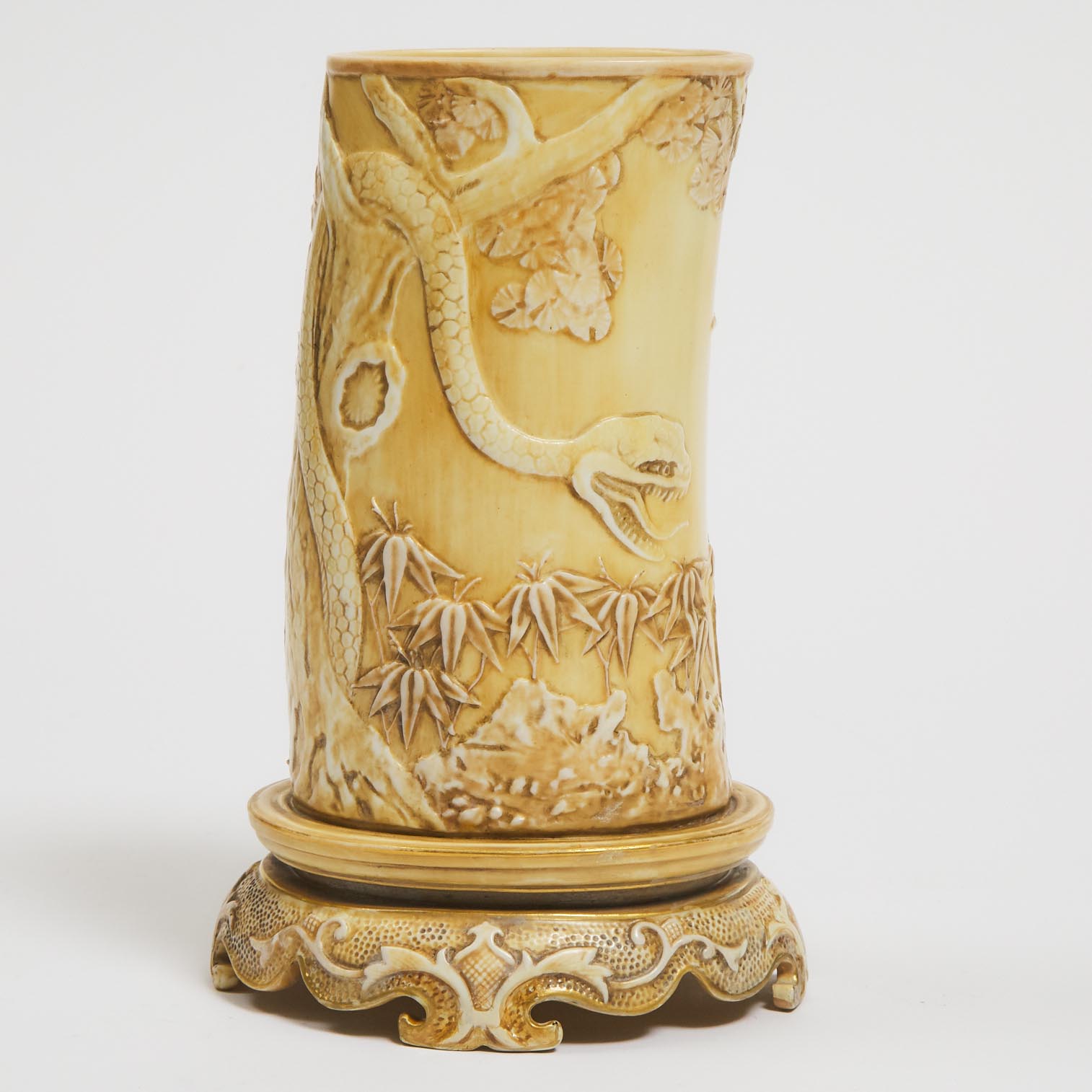 Worcester Frogs and Snake 'Ivory'