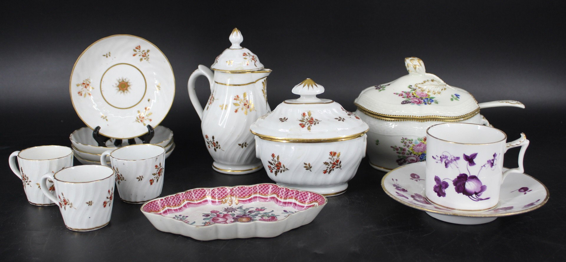 WORCESTER PORCELAIN GROUPING WITH