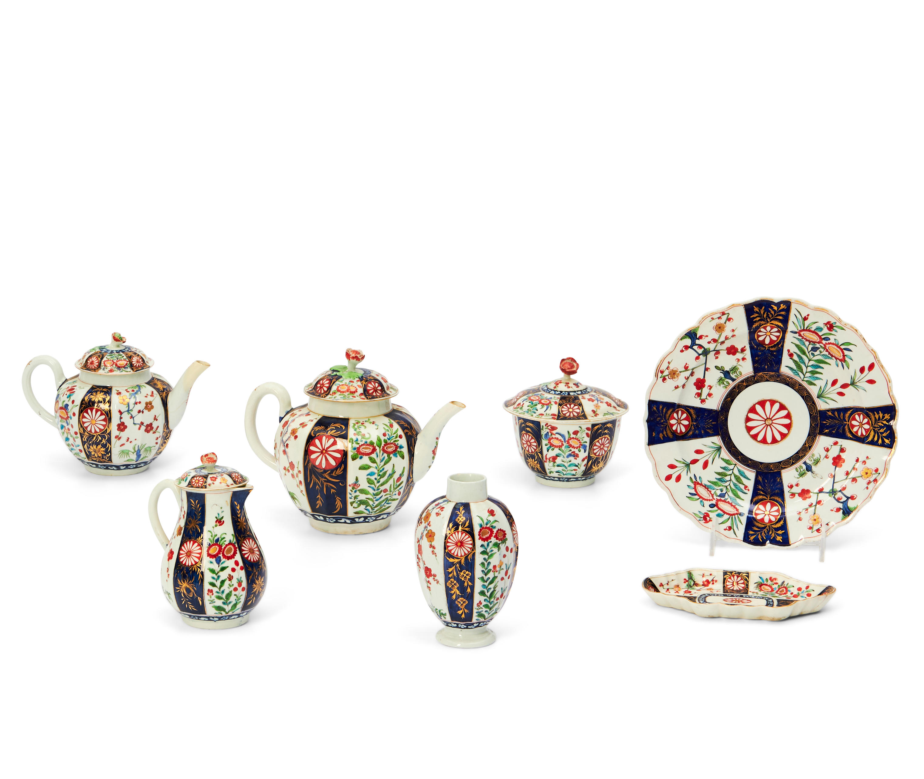 WORCESTER PORCELAIN PARTIAL QUEEN'S