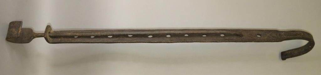 WROUGHT IRON BAR AND HOOK HEARTH