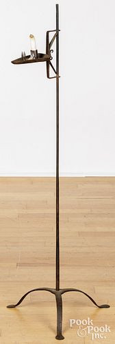 WROUGHT IRON CANDLESTAND<br>Wr