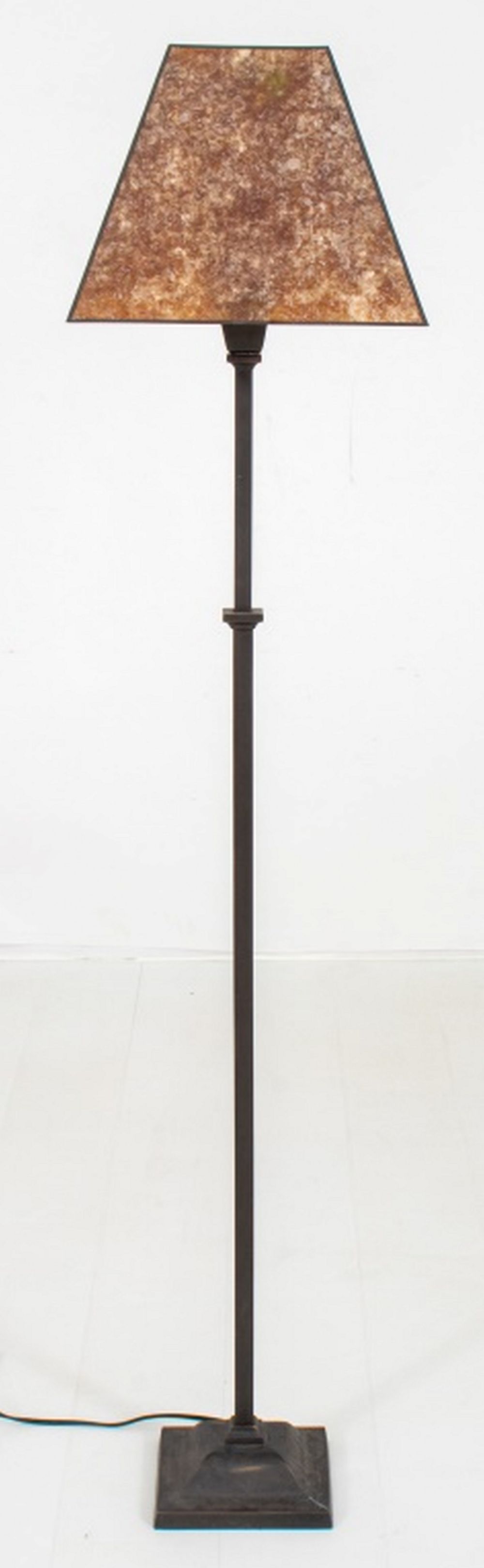 WROUGHT IRON FLOOR LAMP WITH MICA