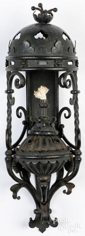 WROUGHT IRON OIL LAMP SCONCE<b