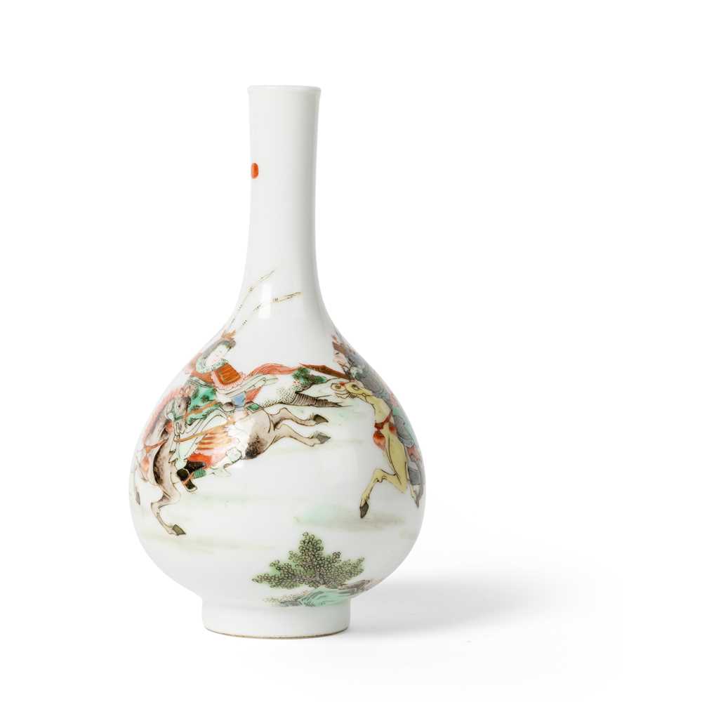 WUCAI 'MULAN' BOTTLE VASE QING