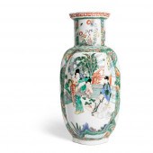 WUCAI OVOID VASE
QING DYNASTY,