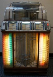 WURLITZER MODEL 1400 WALNUT VE