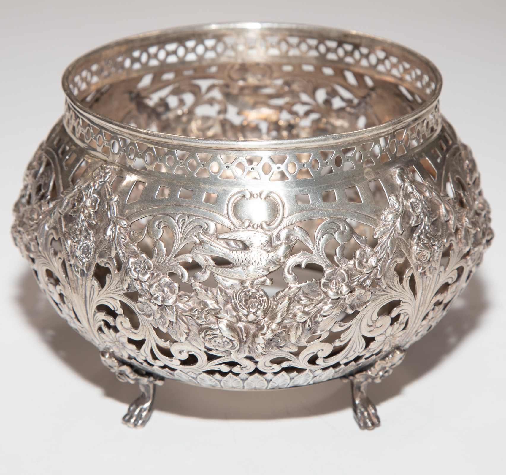 WYLEN STERLING SILVER BASKET Round,