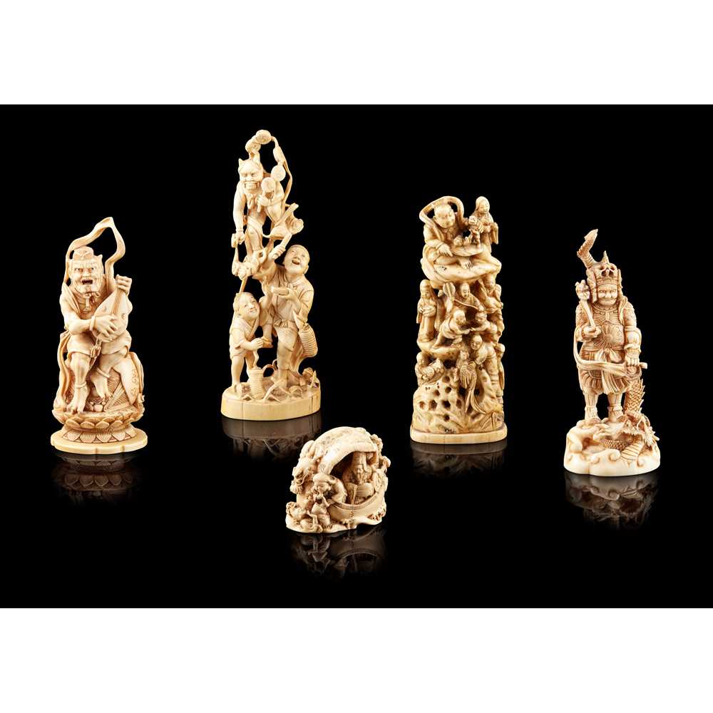 Y GROUP OF FIVE JAPANESE IVORY