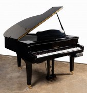 YAMAHA BLACK BABY GRAND DIGITA