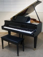 YAMAHA EBONIZED BABY GRAND PIA