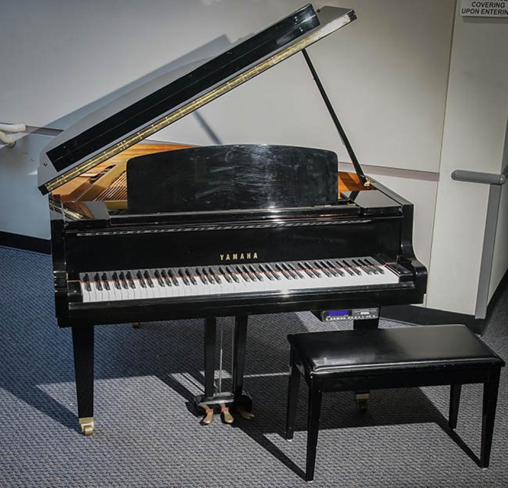 YAMAHA EBONIZED PARLOR GRAND PLAYER