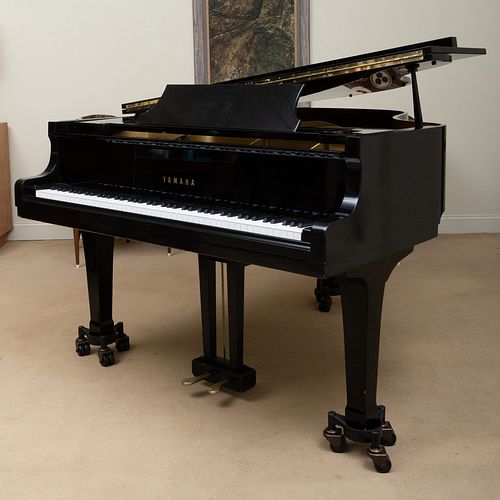 YAMAHA G2 BLACK LACQUER GRAND