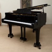 YAMAHA G2 BLACK LACQUER GRAND