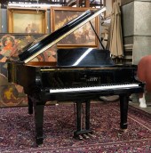YAMAHA GRAND PIANO WITH BENCHY