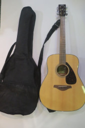 YAMAHA HG 800 ACOUSTIC GUITAR:
