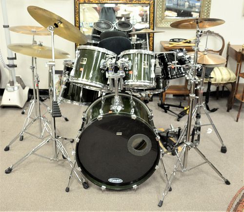 YAMAHA STAGE CUSTOM DRUM SET,