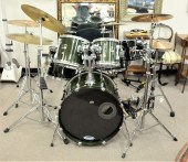 YAMAHA STAGE CUSTOM DRUM SET,