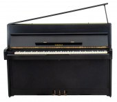 YAMAHA UPRIGHT PIANO, 1970S Vi