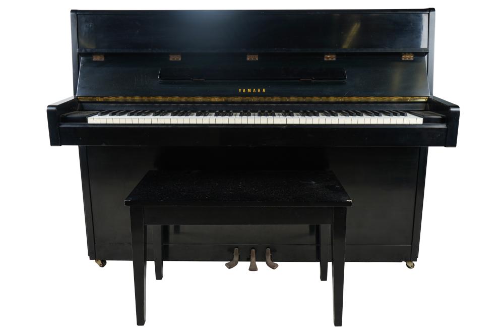 YAMAHA UPRIGHT PIANO &