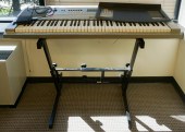 YAMAHA YPG-235 ELECTRIC PIANO