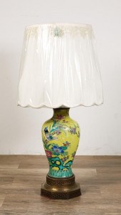 YELLOW CHINESE PORCELAIN LAMPY