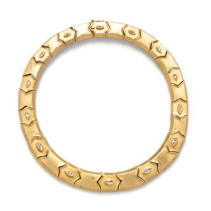 YELLOW GOLD AND DIAMOND NECKLACE