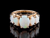 YELLOW GOLD AND OPAL RINGYello