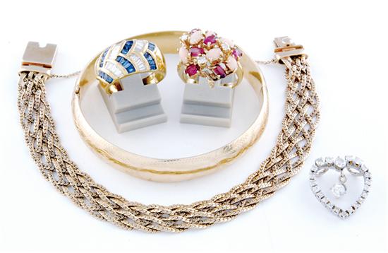 Yellow gold bracelets pendant and