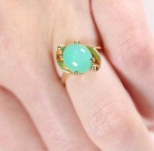 YELLOW GOLD CHRYSOPRASE RING,
