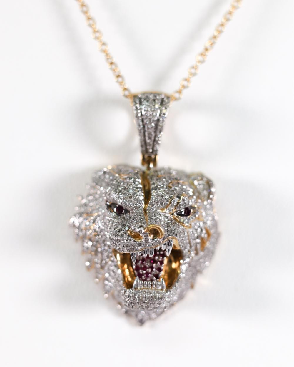 YELLOW GOLD DIAMOND SNARLING LION