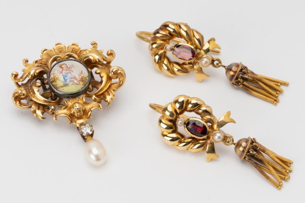 YELLOW GOLD EARRINGS AND