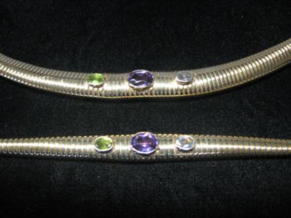 Yellow gold gooseneck necklace