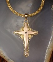 YELLOW GOLD PENDANT NECKLACEYE