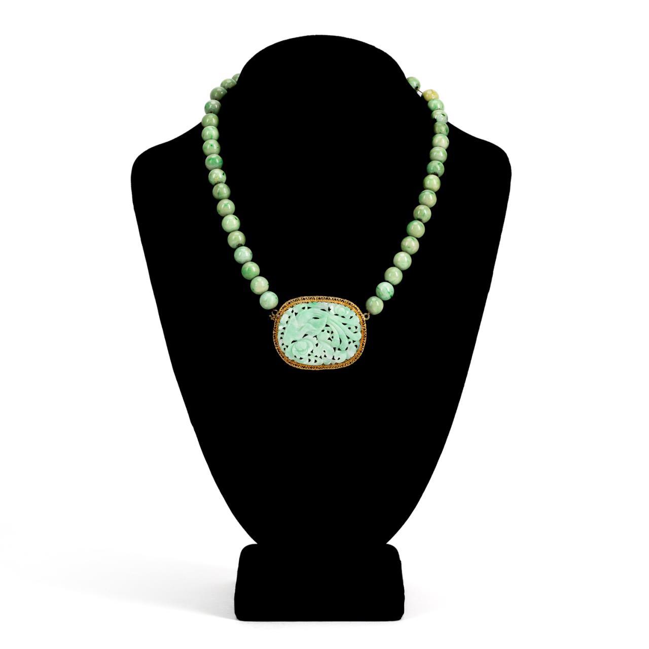 YELLOW GOLD & SPINACH JADE NECKLACE