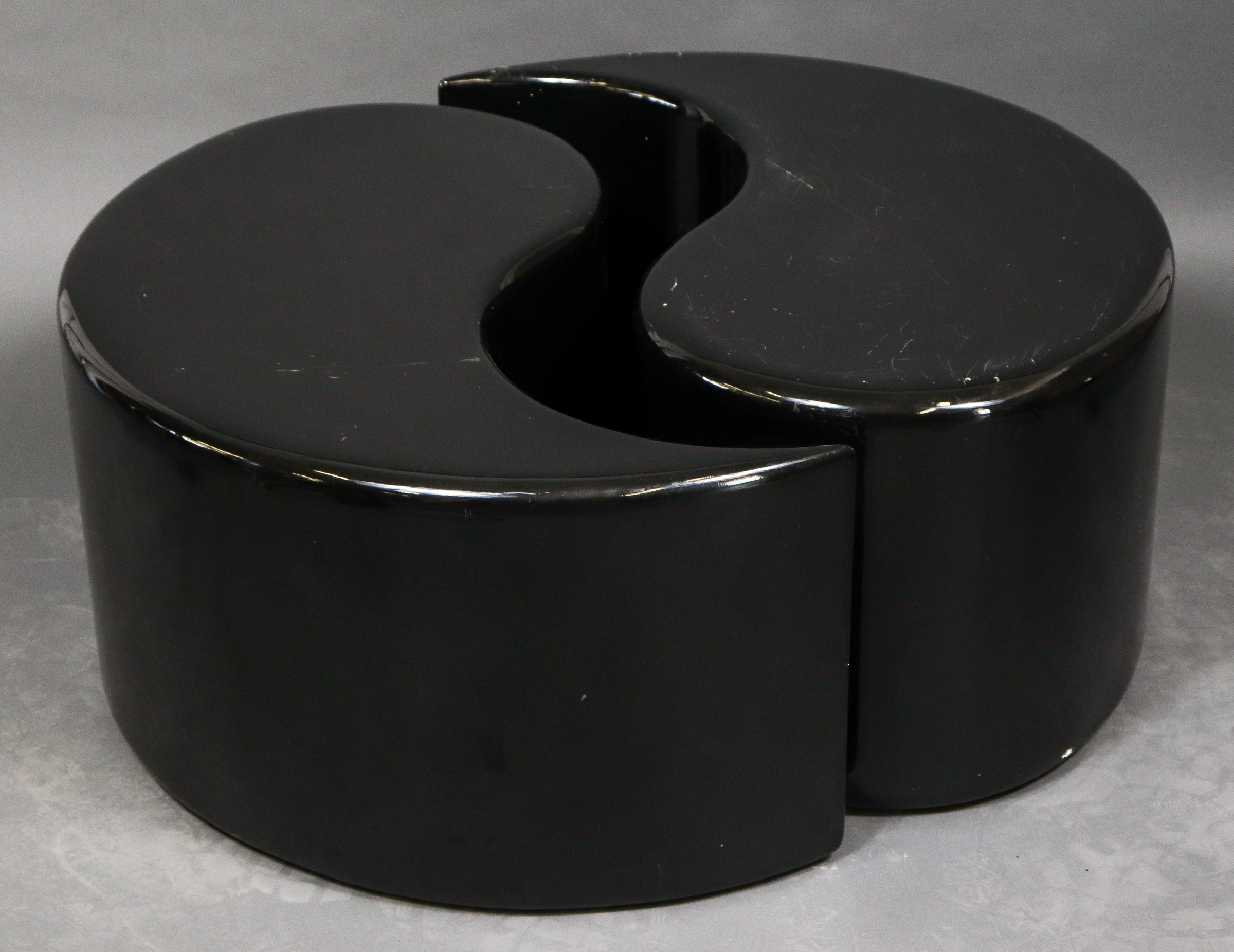 YIN & YANG MODERN BLACK LACQUERED