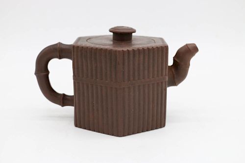 YIXING HEXAGON TEAPOTof hexagon