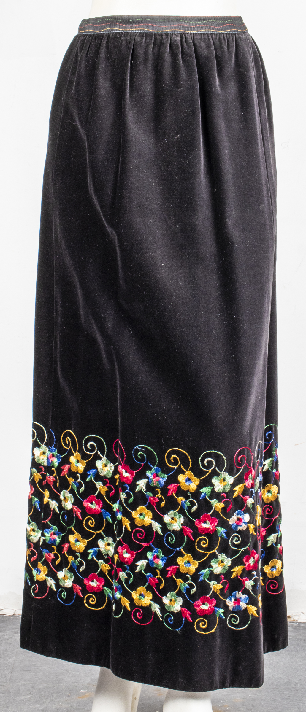 YOUTH GUILD FLORAL EMBROIDERED