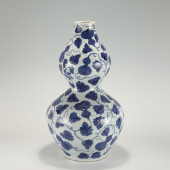 YUAN BLUE AND WHITE GOURD BOTT