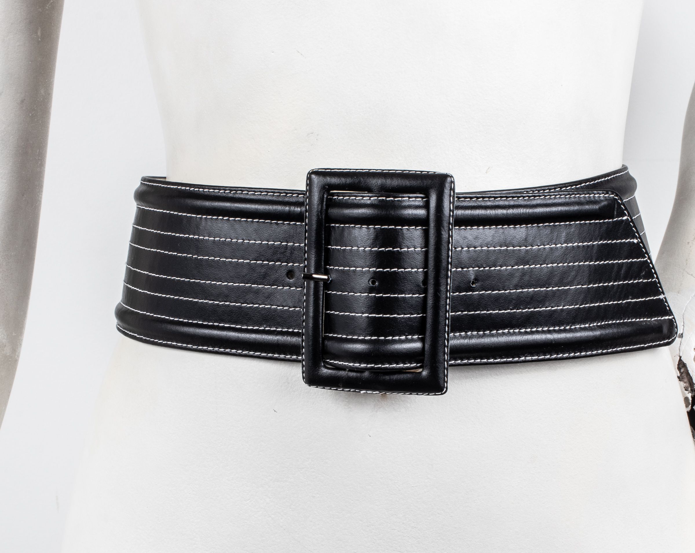 YVES SAINT LAURENT CONTRAST
